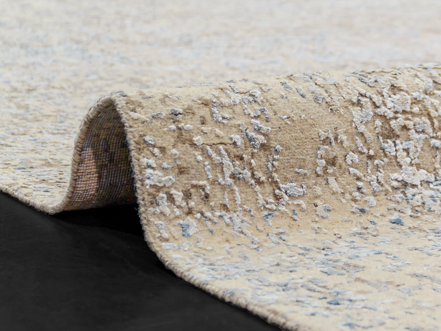 537 - Modern Hand-Knotted Wool & Silk Oushak Design Rug