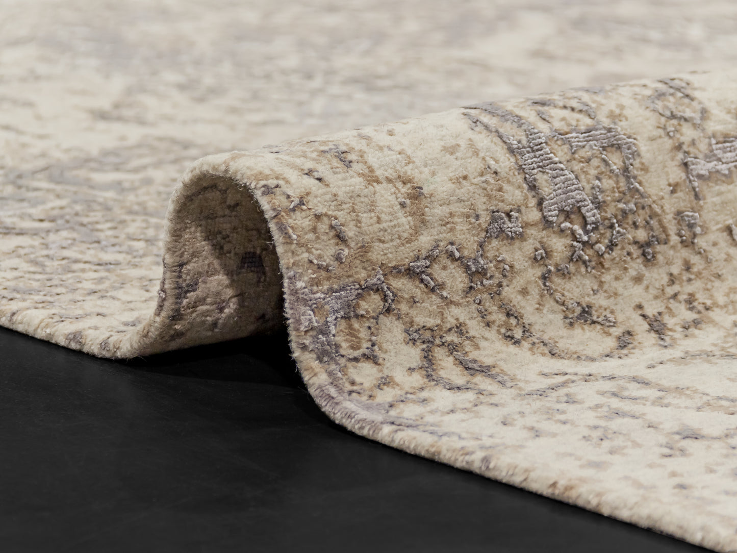 Indian Modern Handwoven Wool Silk Carpet product image #29778570674346