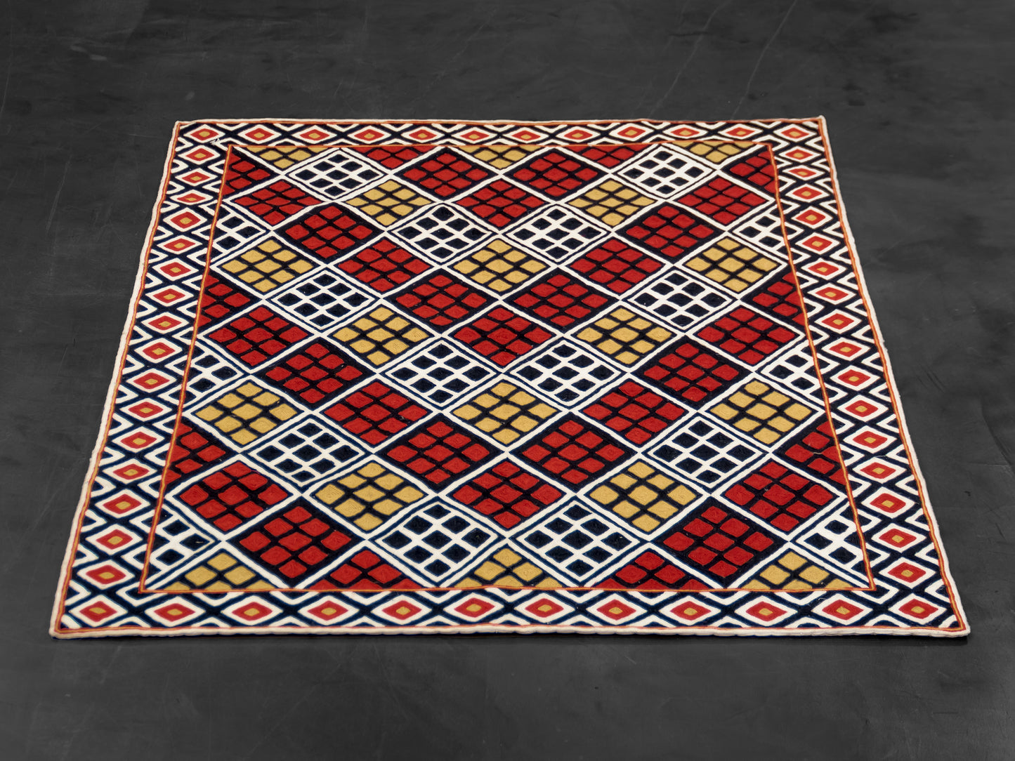 Modern Wool Suzanne Area Rug