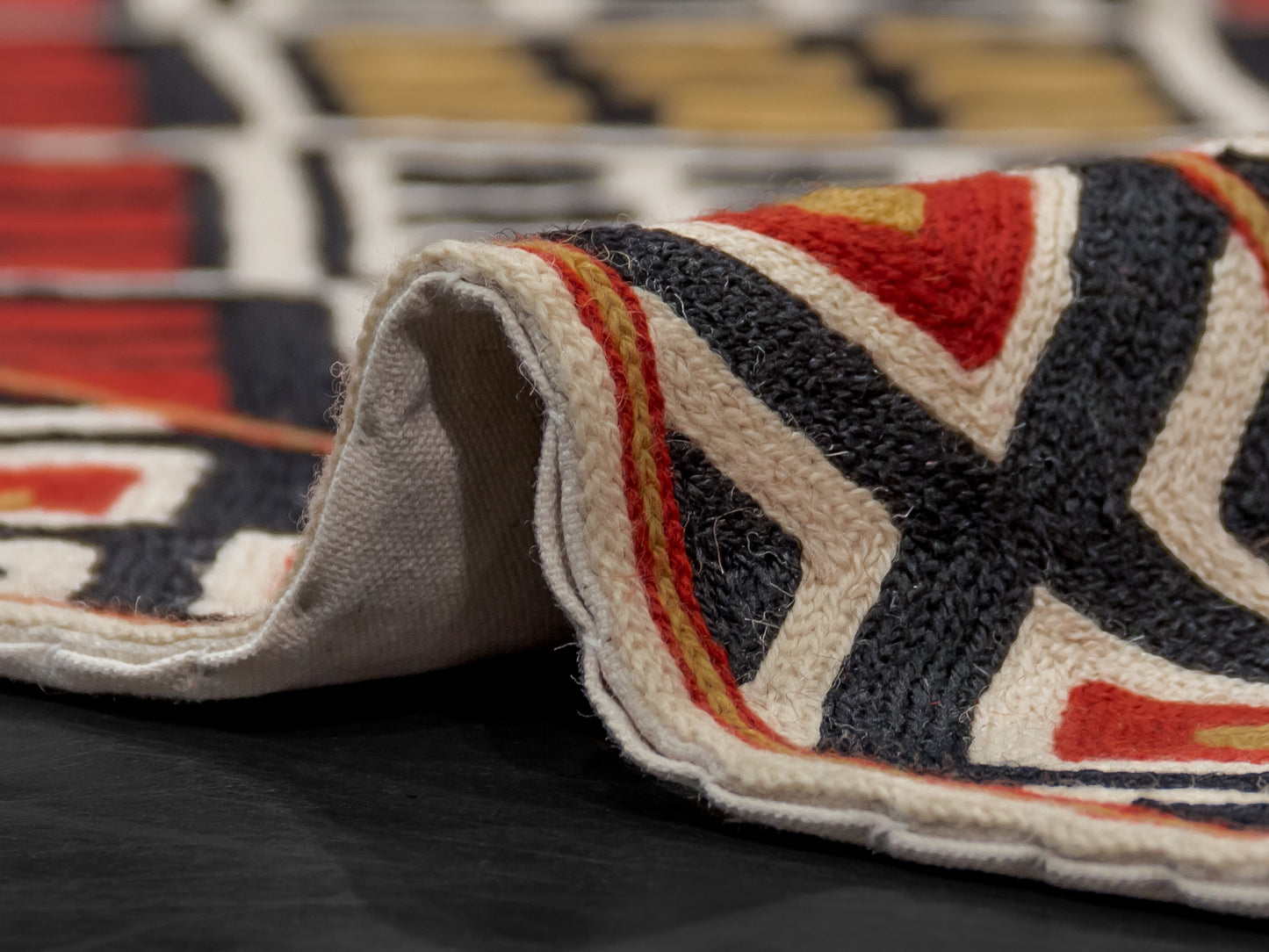 529 - Modern Wool Suzanne Area Rug