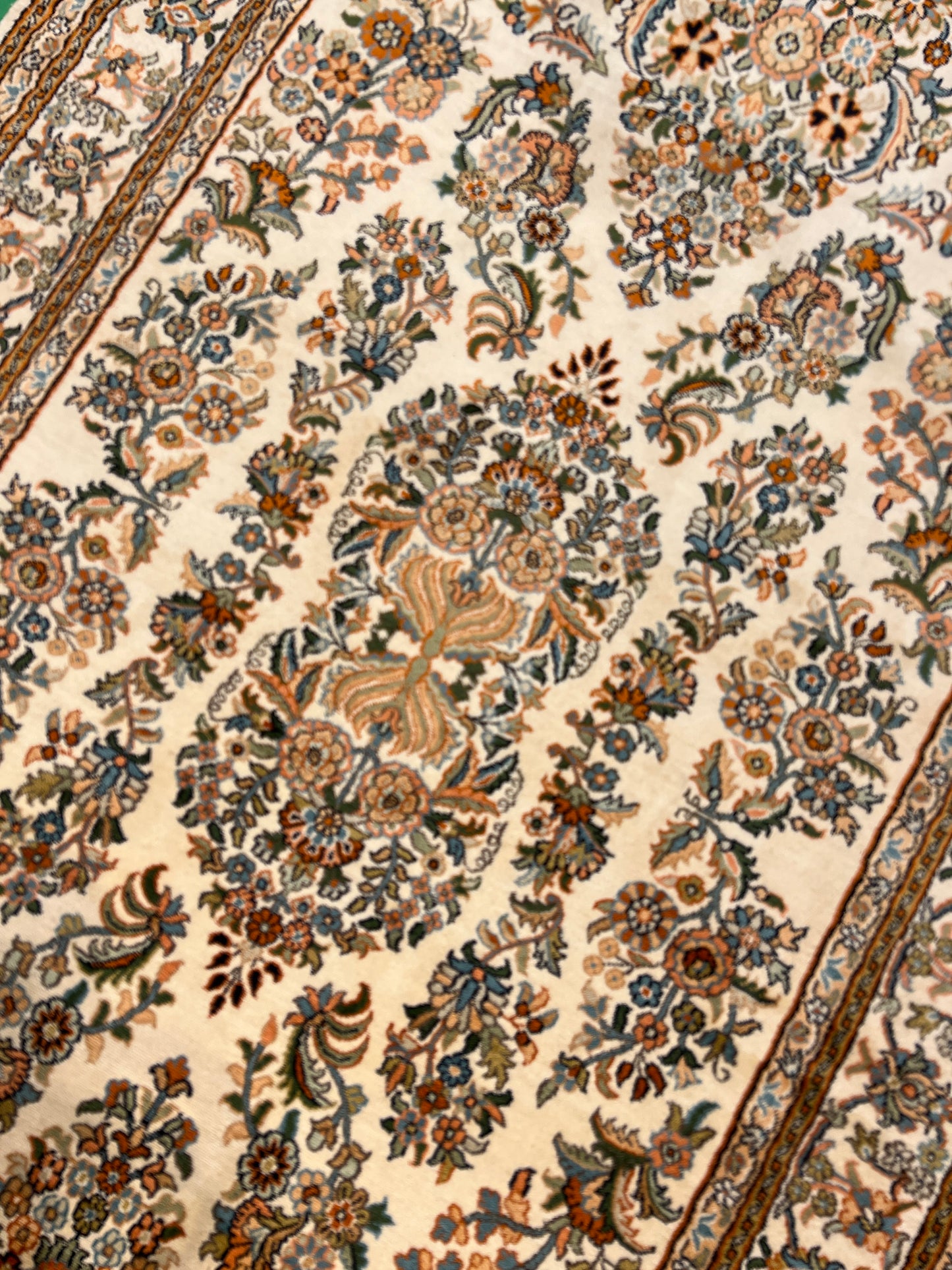 Traditional Pure Silk Kashmir Rug