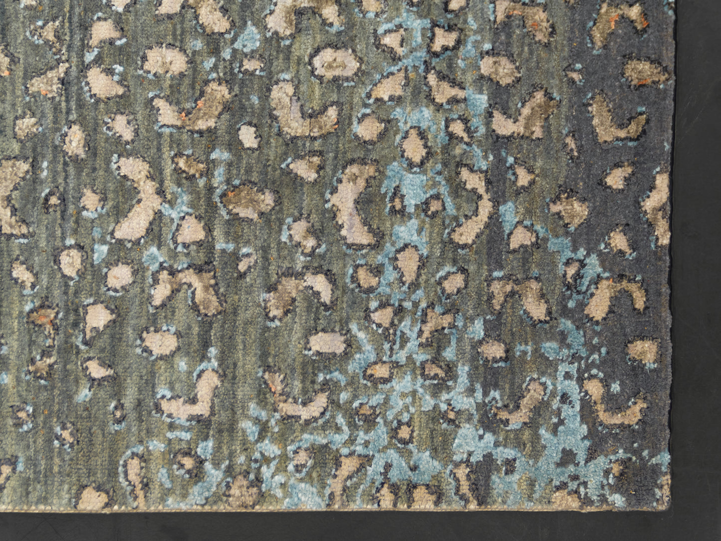 Modern Handmade Wool/Silk Rug Abstract Seamless Pattern
