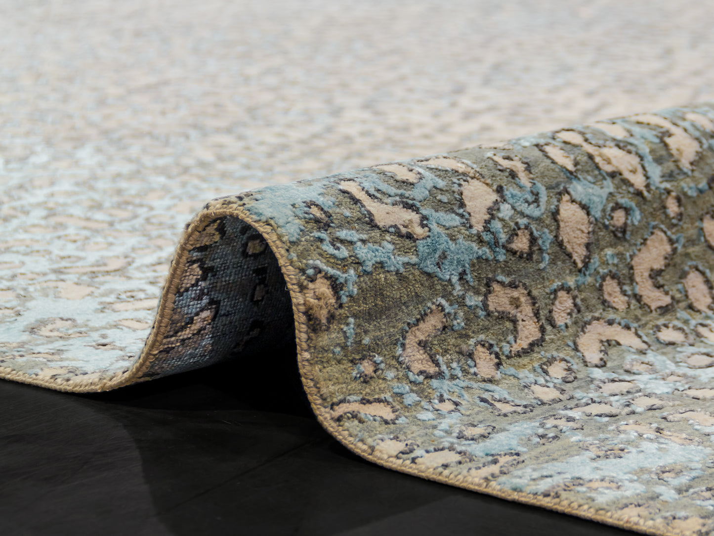 Modern Handmade Wool/Silk Rug Abstract Seamless Pattern