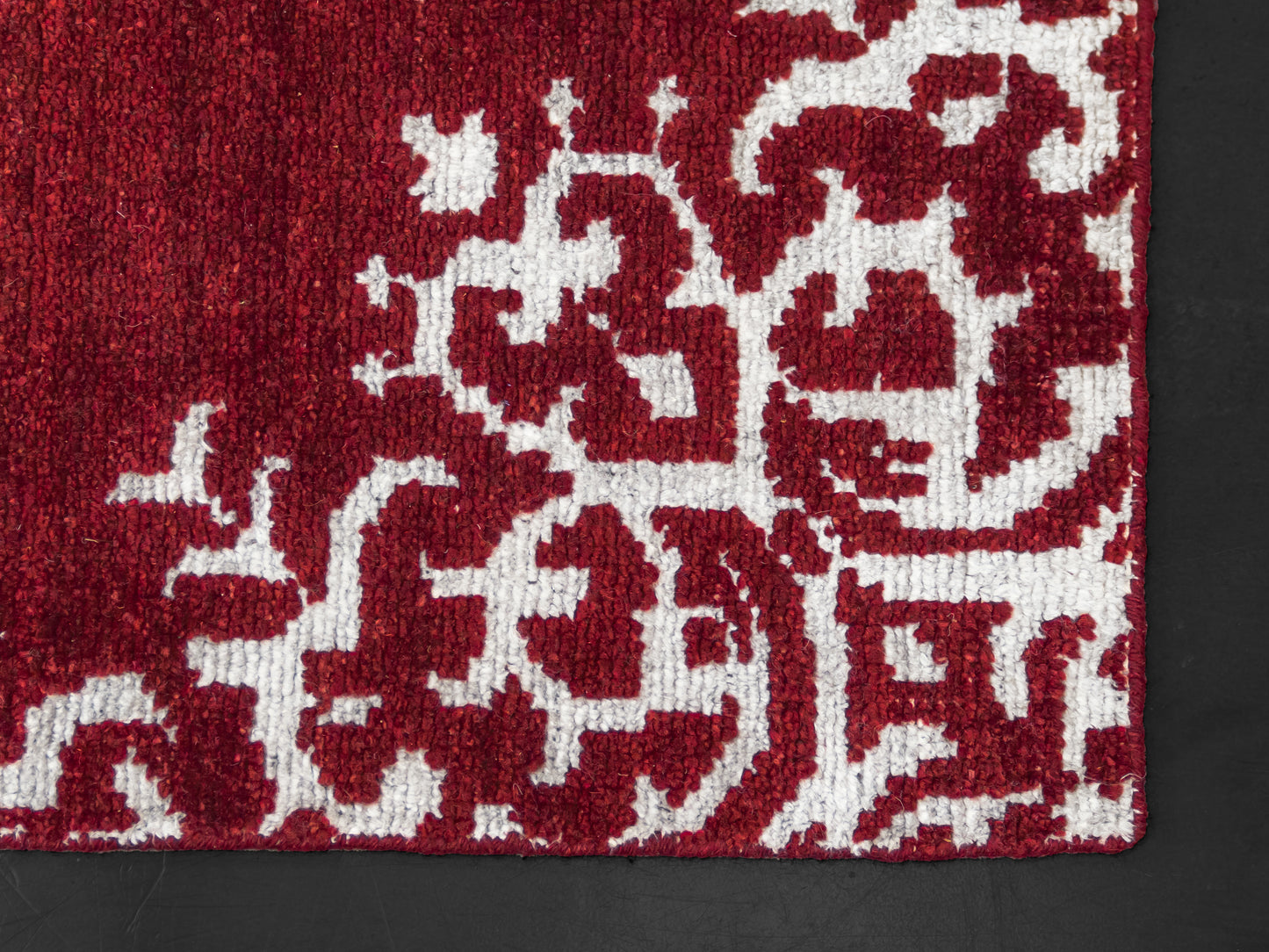 Handmade Modern Indian Wool And Silk Burgundy Area Rug