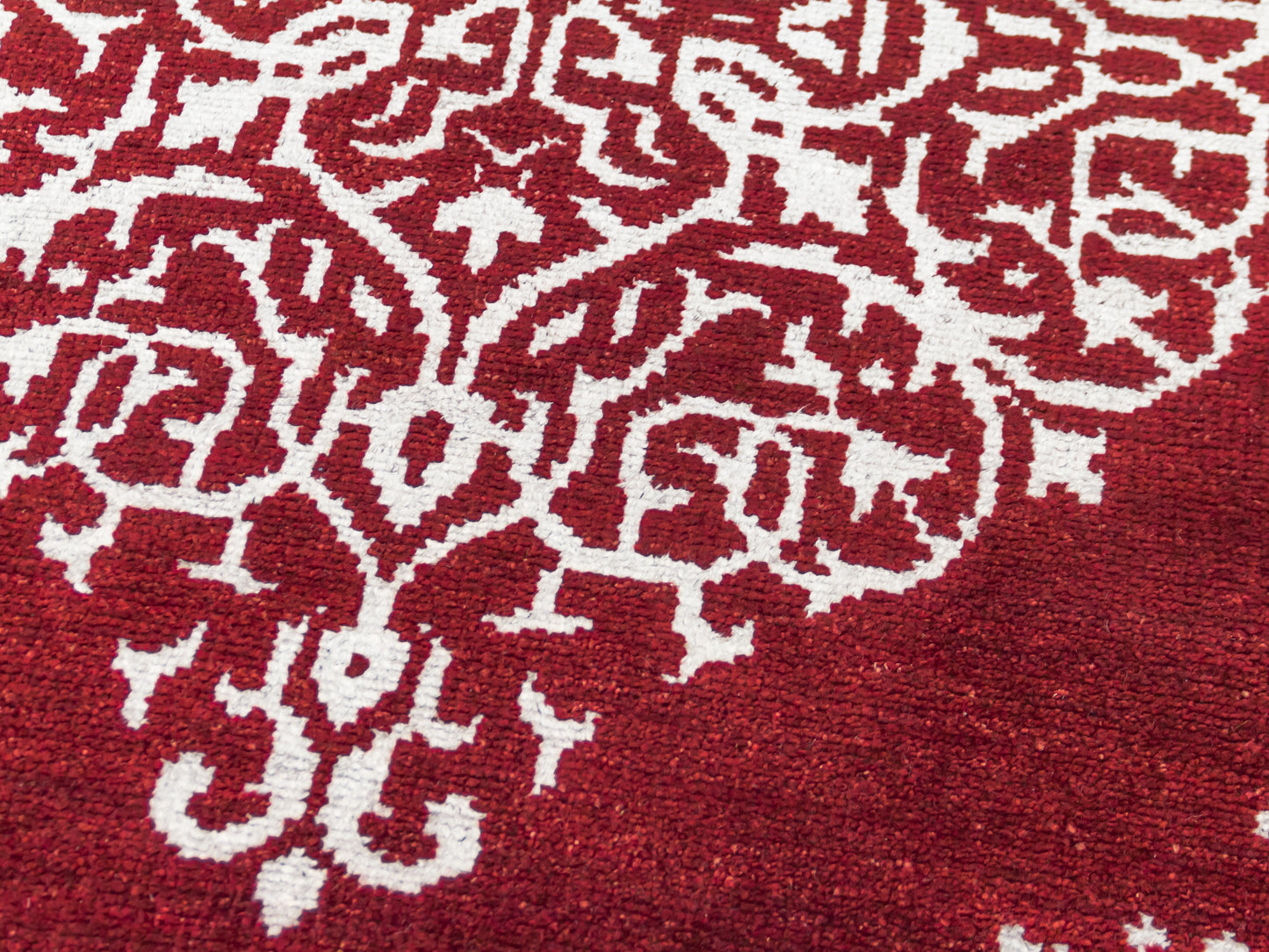 Handmade Modern Indian Wool And Silk Burgundy Area Rug