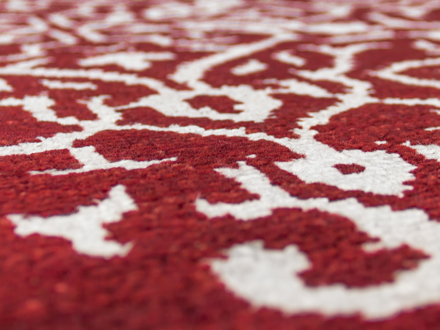 Handmade Modern Indian Wool And Silk Burgundy Area Rug