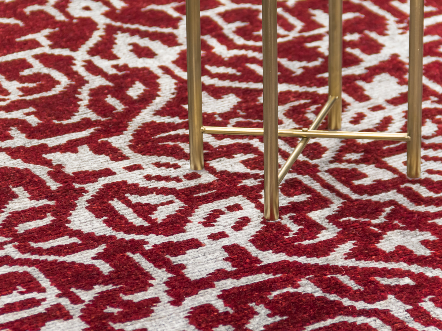 Handmade Modern Indian Wool And Silk Burgundy Area Rug