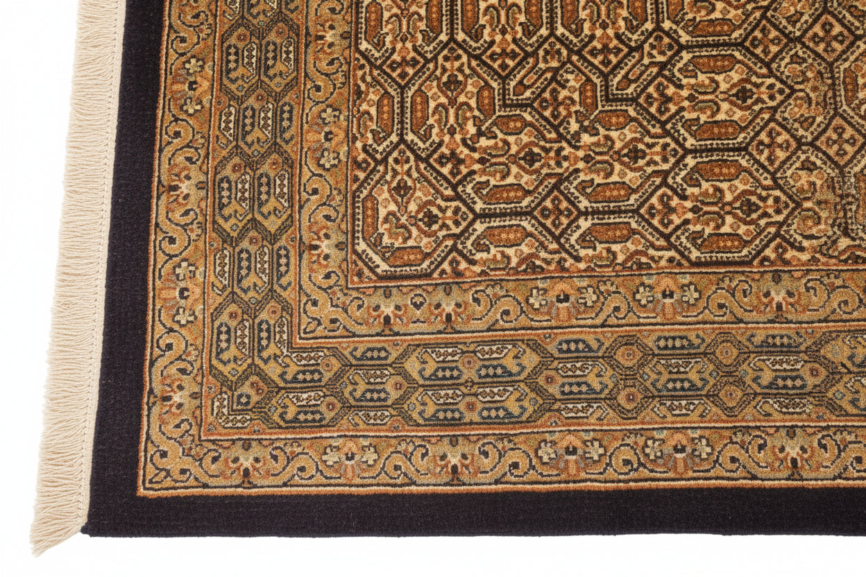 550 - Kashmir Pure Silk Area Rug with a Herati/Fish Design.