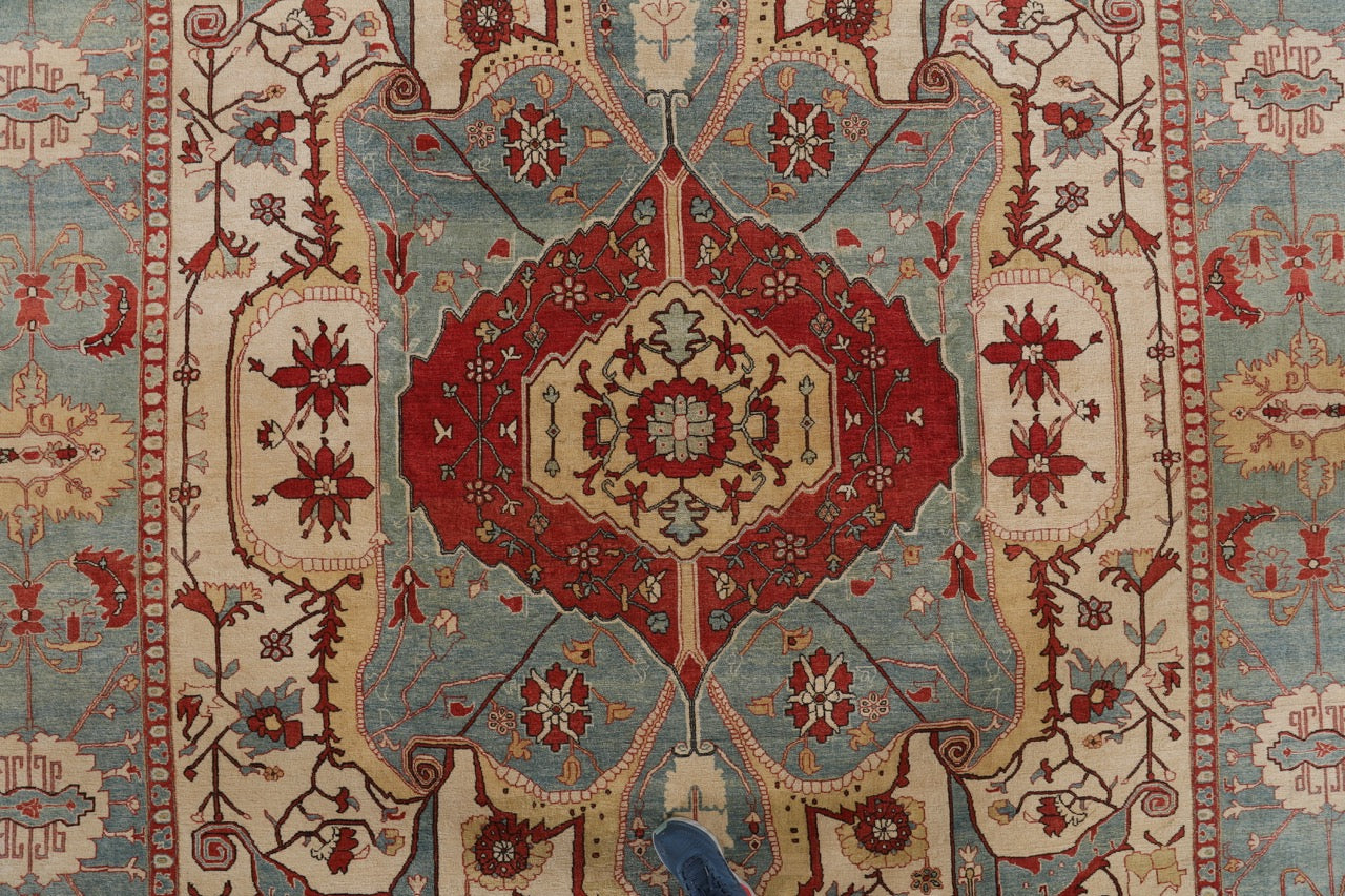 Fine-Handmade Oversized Wool Persian Heriz Rug