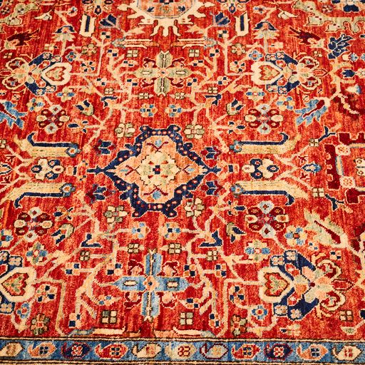 Pakistani Traditional Heriz Vegetable Dyed Wool Area Rug.