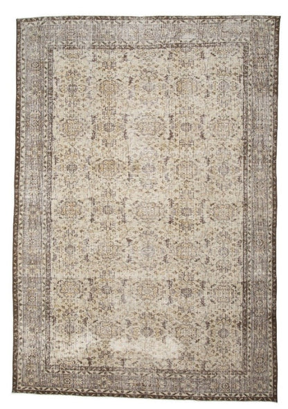 Vintage Wool Rug With a Traditional Floral Design-id2
