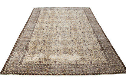 Vintage Wool Rug With a Traditional Floral Design-id5
