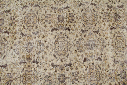 Vintage Wool Rug With a Traditional Floral Design-id8
