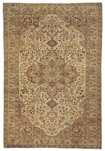 Vintage Turkish Rug With a Traditional Antique Design-id2
