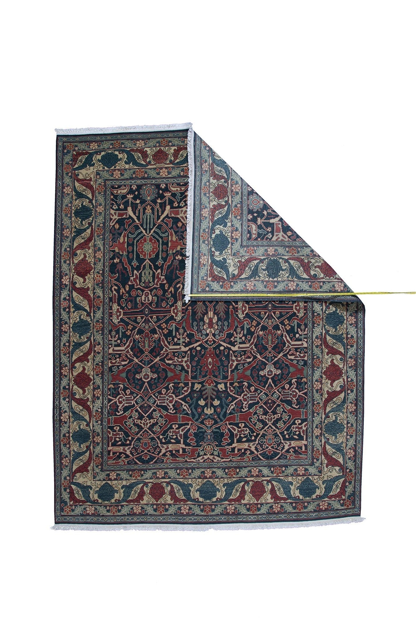 Traditional Handmade Wool Area Rug with A floral Pattern