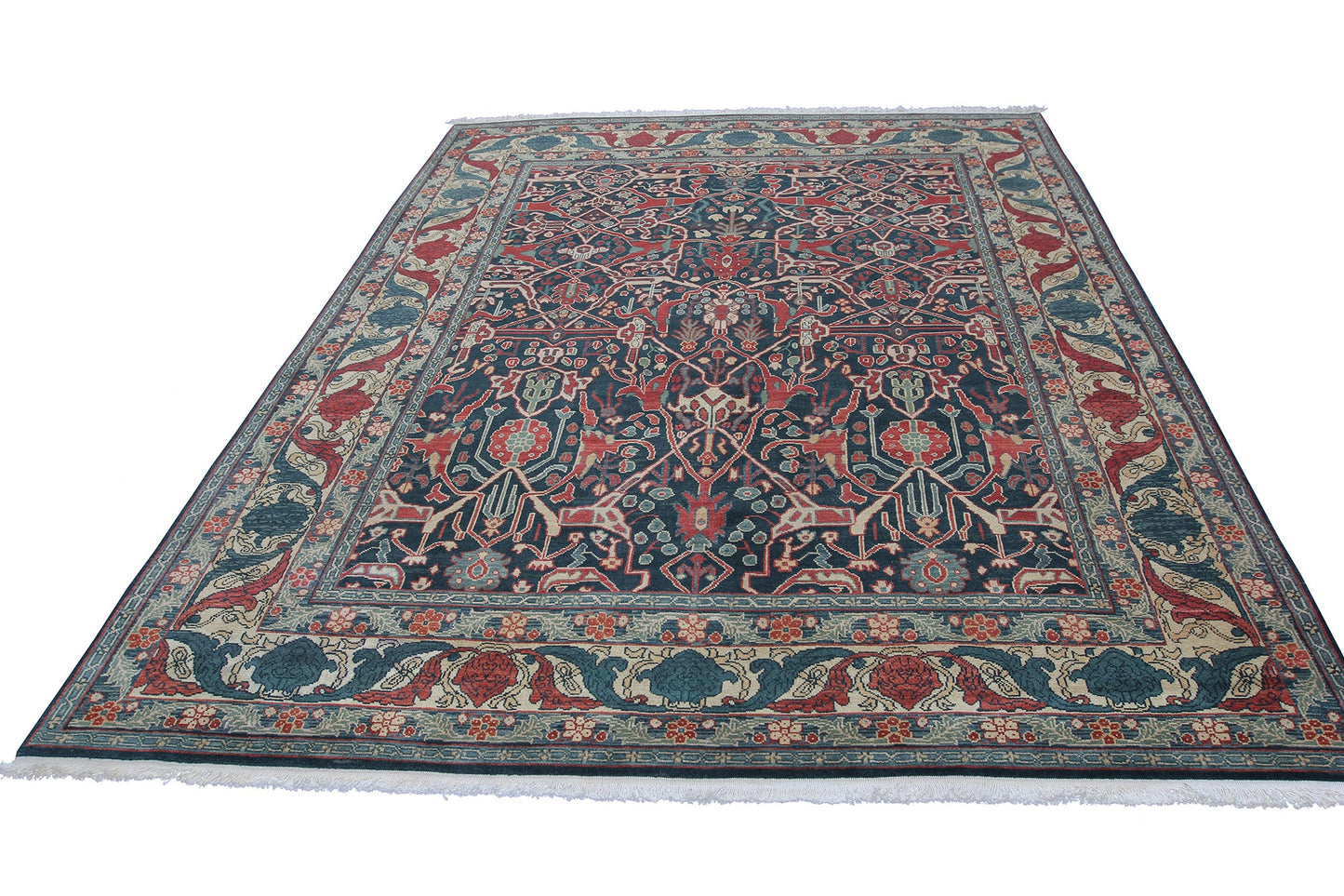 Traditional Handmade Wool Area Rug with A floral Pattern