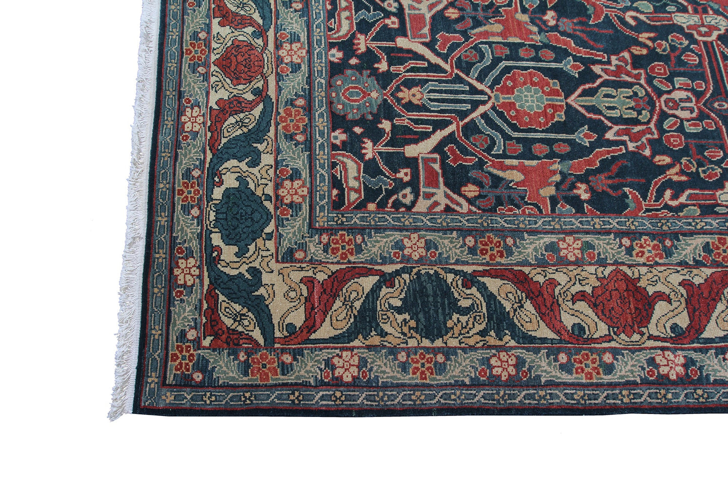 Traditional Handmade Wool Area Rug with A floral Pattern
