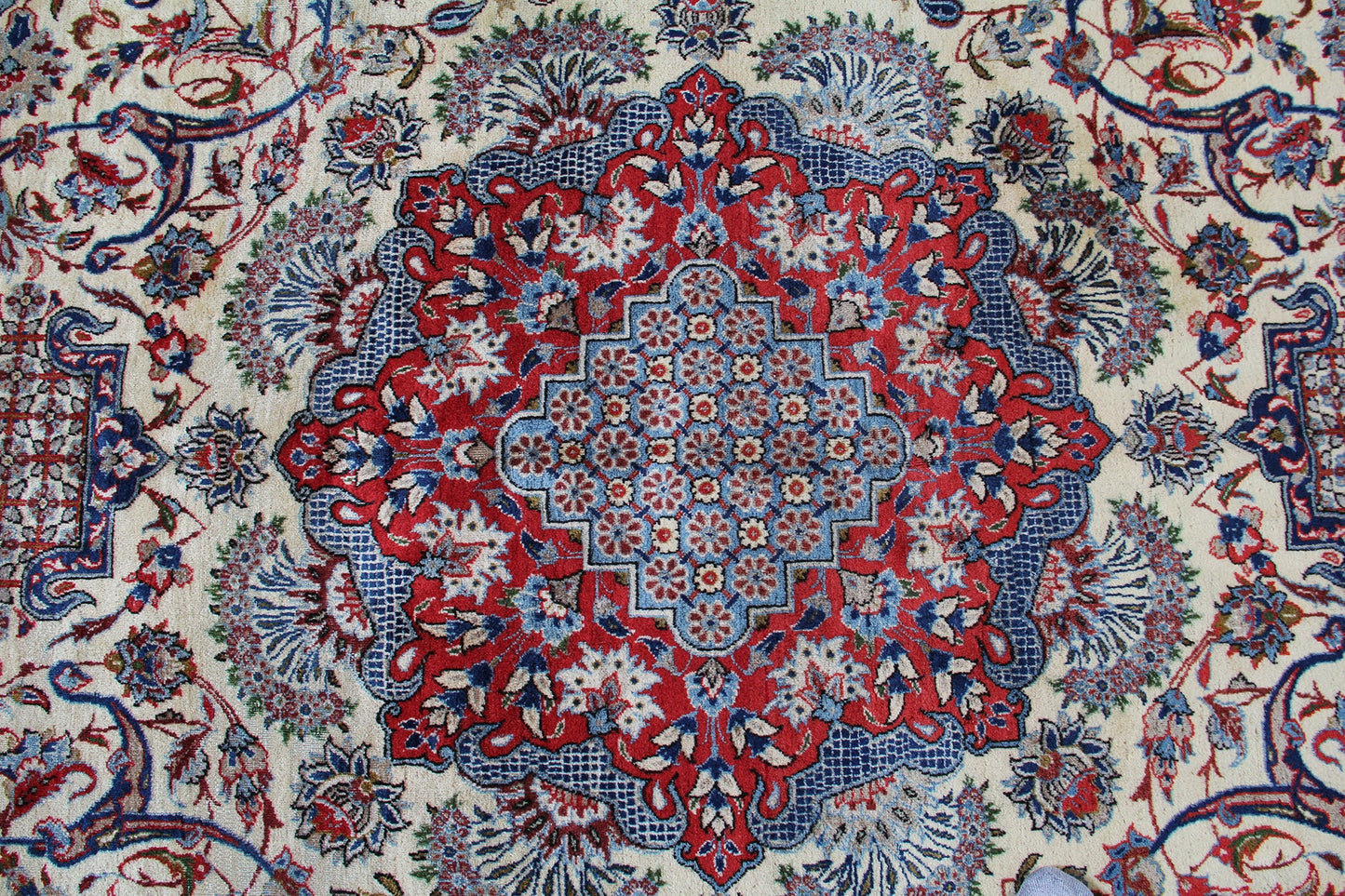 Traditional Persian Isfahan Medallion  Handmade Wool Area Rug product image #27555784196266
