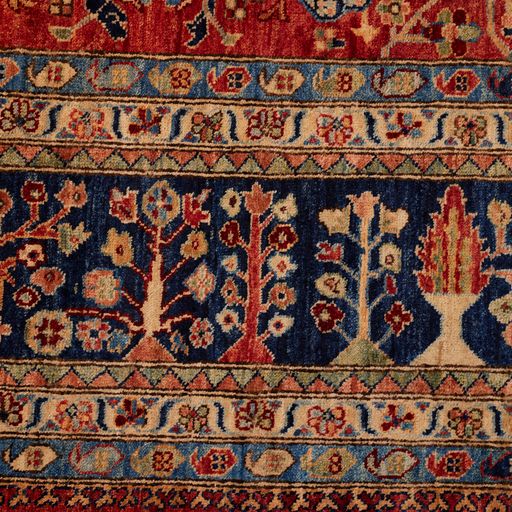 Pakistani Traditional Heriz Vegetable Dyed Wool Area Rug.