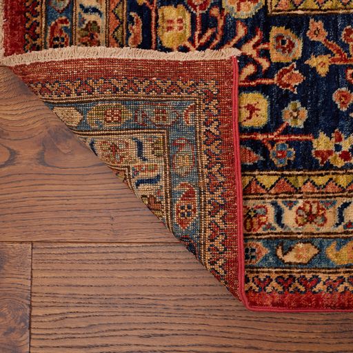 Pakistani Traditional Heriz Vegetable Dyed Wool Area Rug.