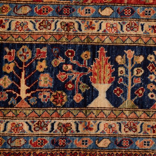 Pakistani Traditional Heriz Vegetable Dyed Wool Area Rug.