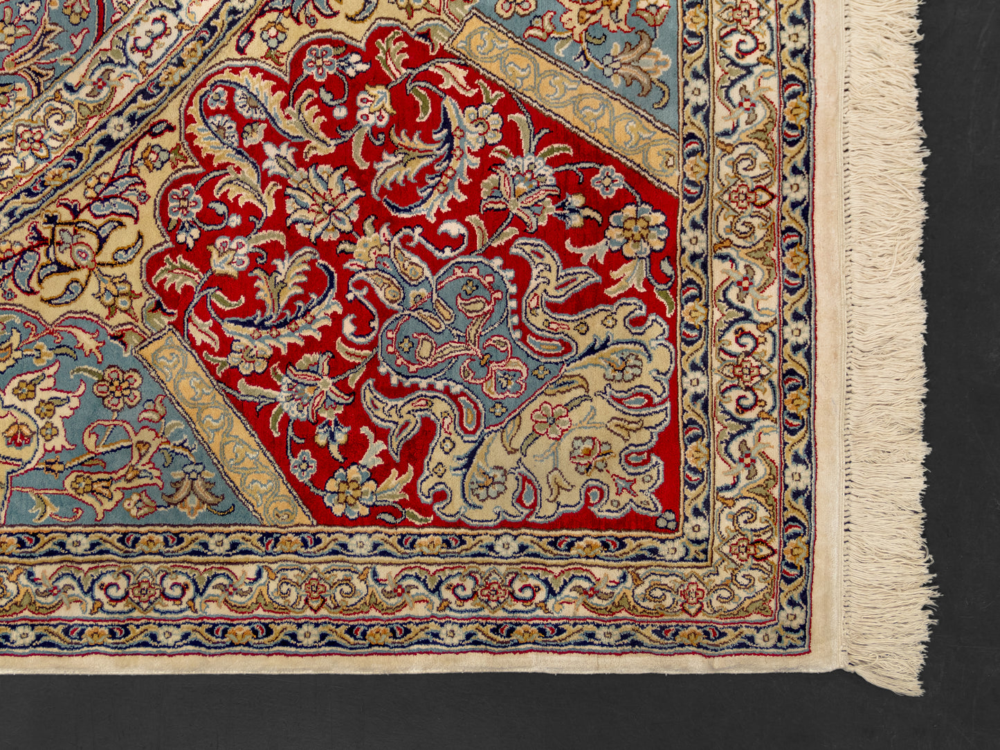 Handmade Kashmir Rug With A Gonbad Design