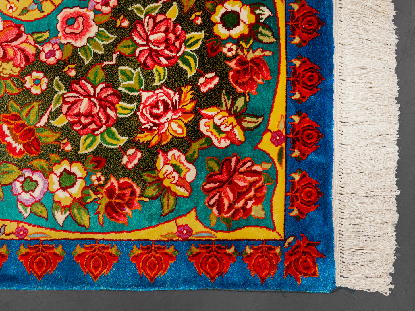 Kashmir Handmade Silk Rug Floral Rose Medallion Design
