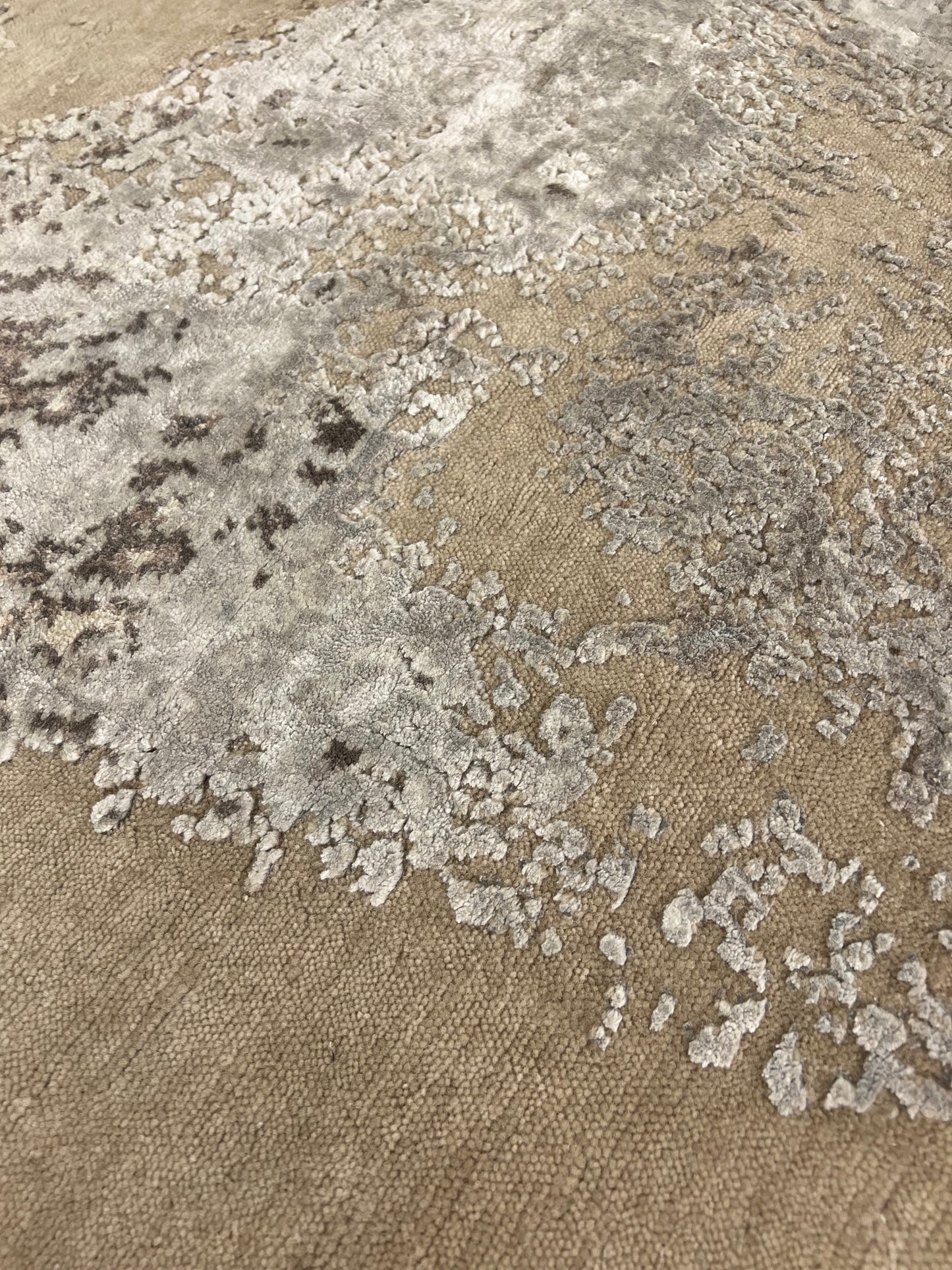 Abstract Modern Nepal Wool Silk Area Rug