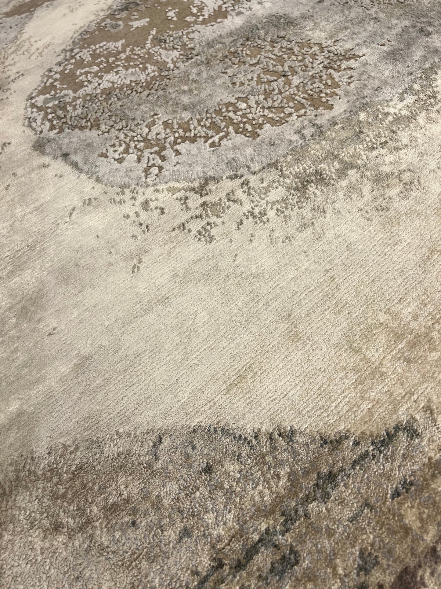 Abstract Modern Nepal Wool Silk Area Rug