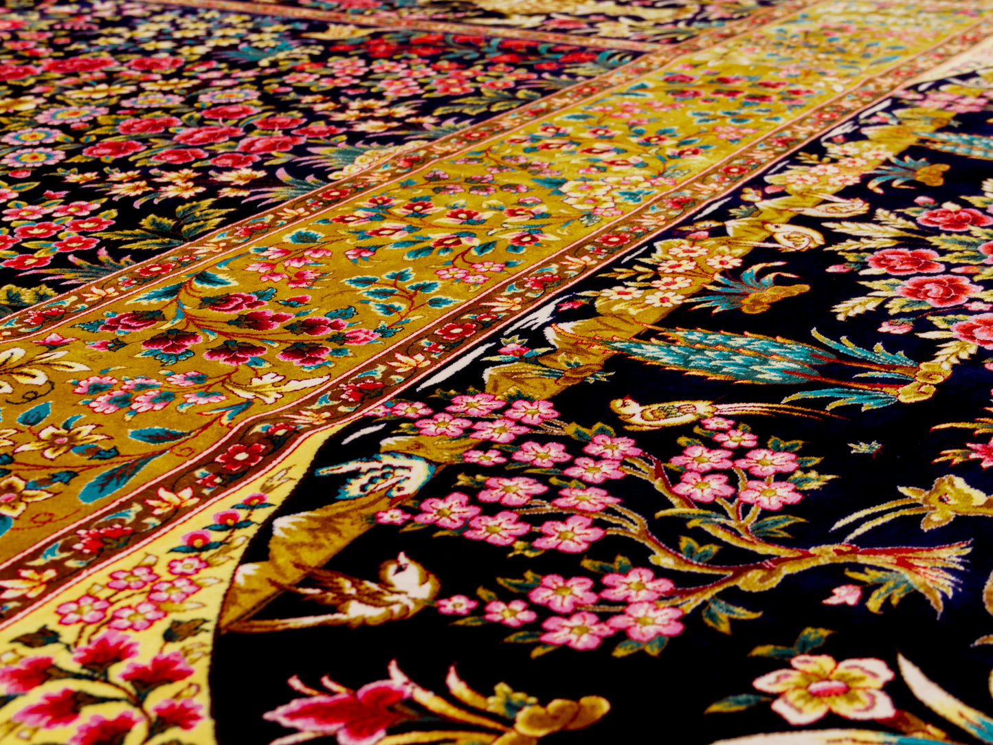 Persian Machine-made Silk Floral Area Rug