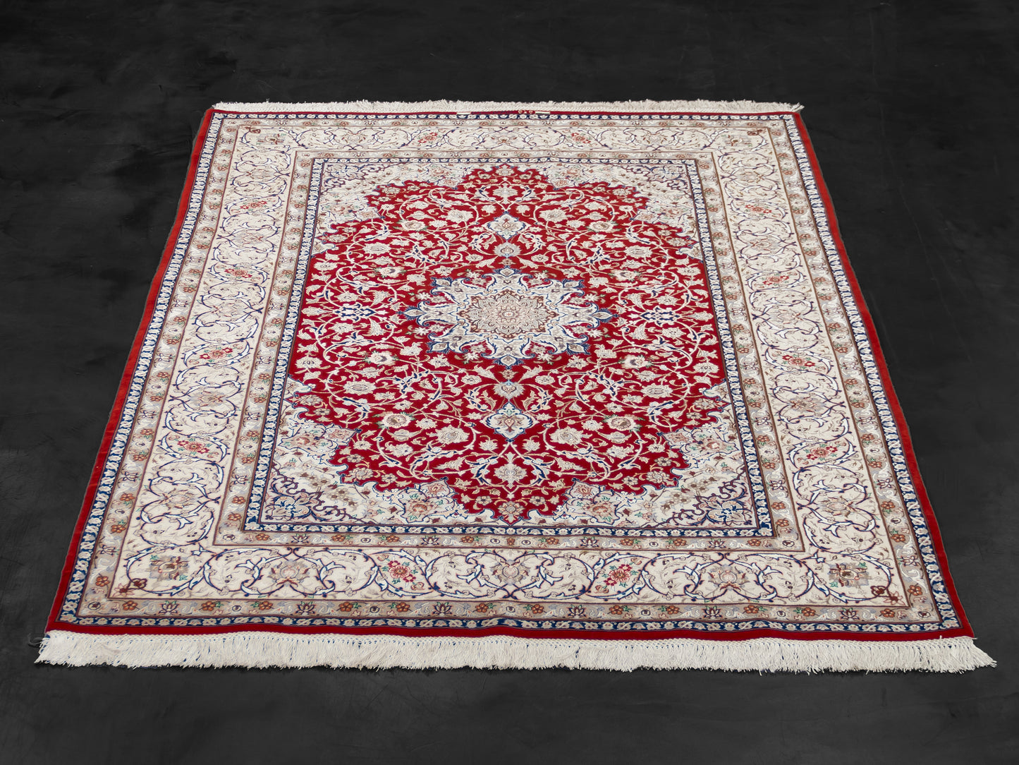 Handmade Authentic Persian Isfahan Wool And Silk Medallion Rug