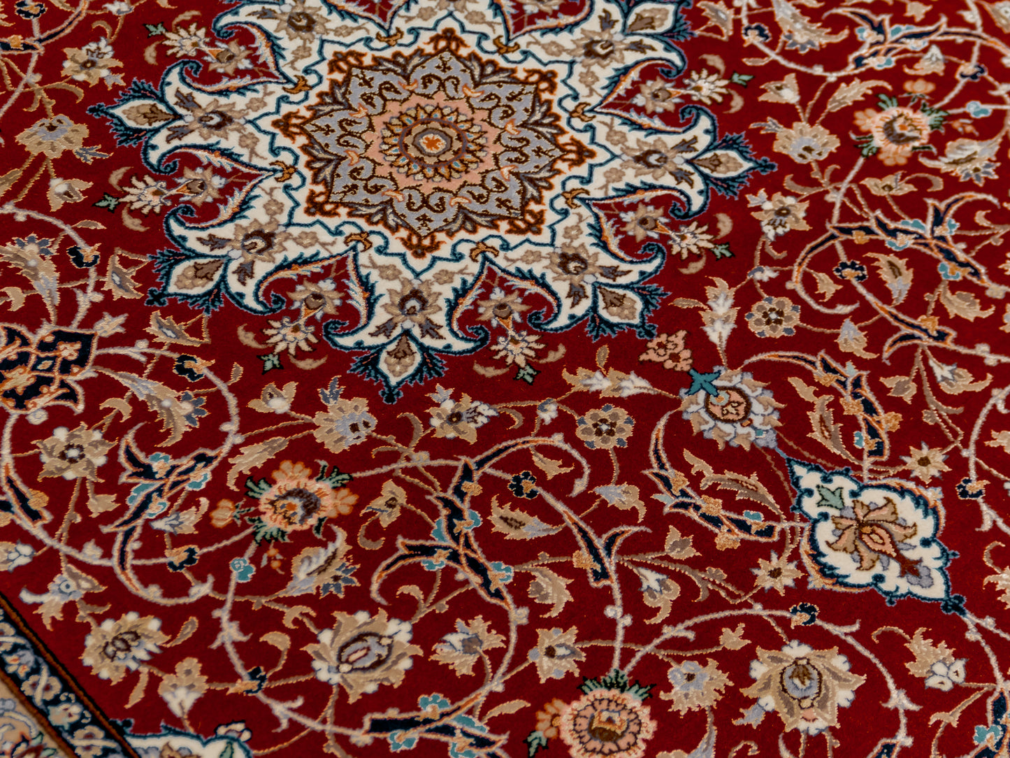 Handmade Authentic Persian Isfahan Wool And Silk Medallion Rug