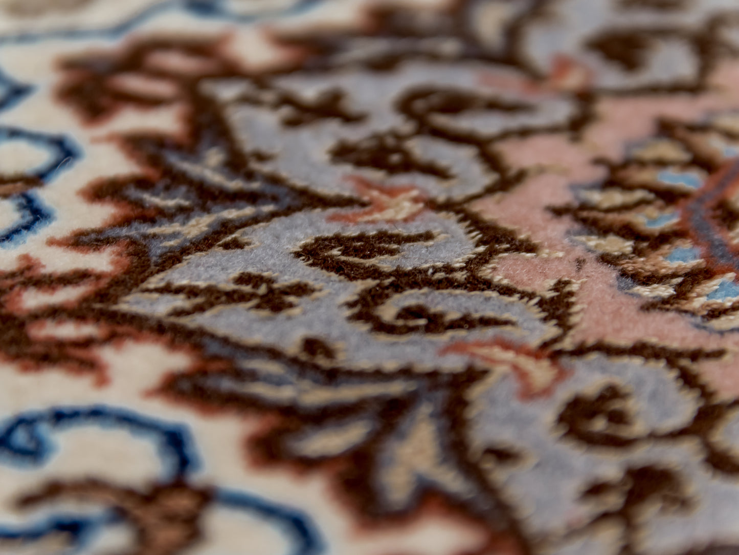 Handmade Authentic Persian Isfahan Wool And Silk Medallion Rug