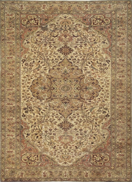 Vintage Turkish Rug With a Traditional Antique Design