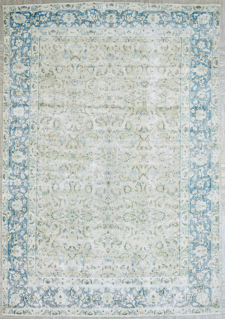 Persian Mahal Handmade Are Rug With a Vintage Design