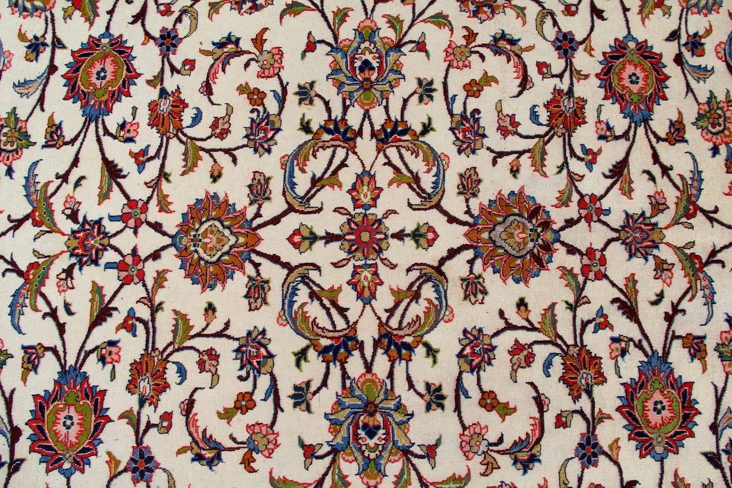 Traditional Sarouk Sultanabad Fine Hand-knotted Persian Carpet