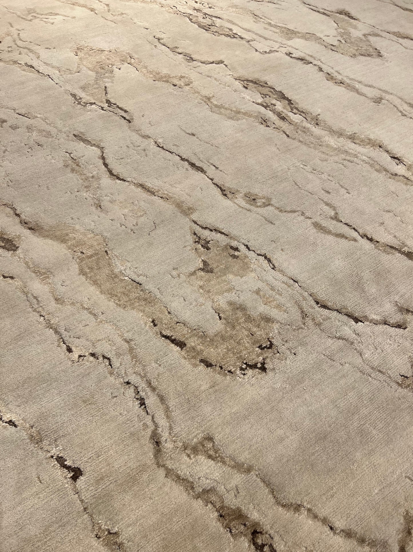 Modern Indian Handmade Rug With Onyx Design