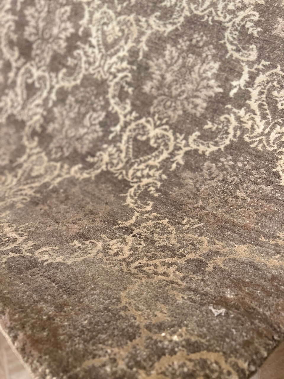 India Hand-Knotted 14/14 Wool And Silk Fine Area Rug