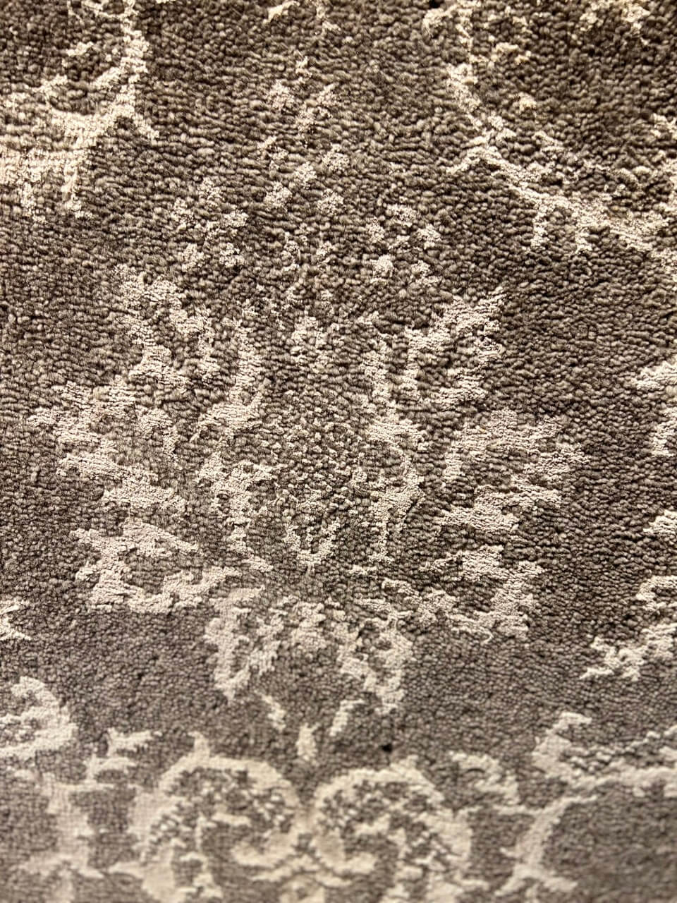 India Hand-Knotted 14/14 Wool And Silk Fine Area Rug