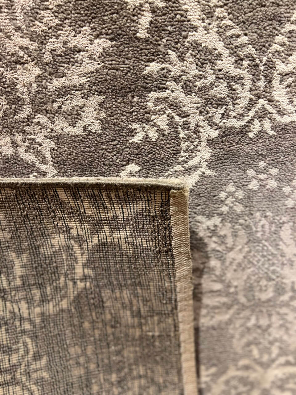 India Hand-Knotted 14/14 Wool And Silk Fine Area Rug